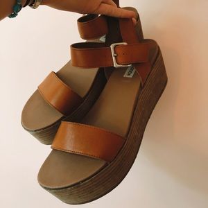 steve madden platform sandals